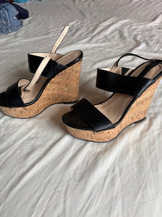 Sandalias Zueco Tacón Cuña Negro y Beige