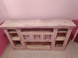 Mueble madera blanco y rosa