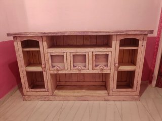 Mueble madera blanco y rosa