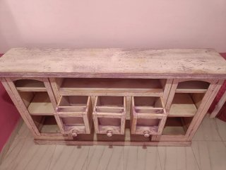 Mueble madera blanco y rosa
