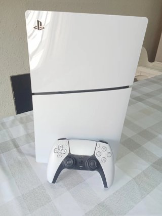 PS5 Slim Digital + 1 Mando