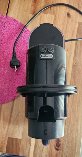 Cafetera Nespresso Inissia Negra en buen estado