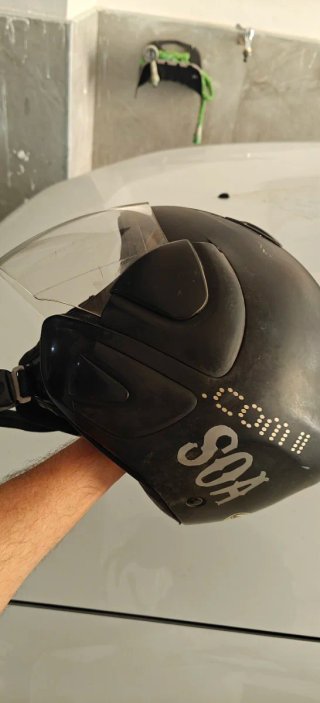 Casco de moto negro