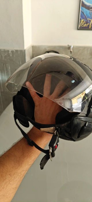 Casco de moto negro