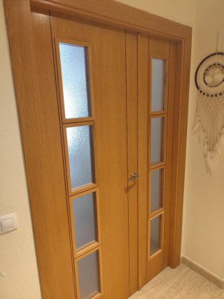 Puerta interior de madera
