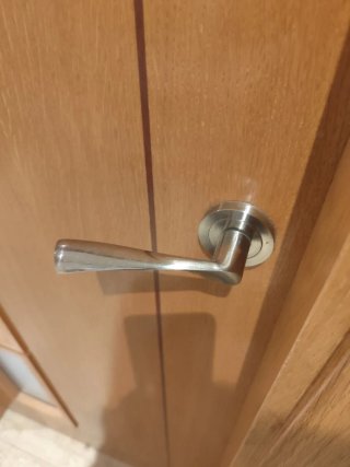 Puerta interior de madera