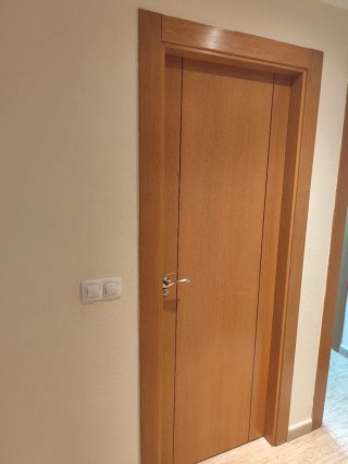 Puerta interior de madera