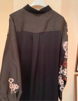 Camicia elegante a righe con fiori