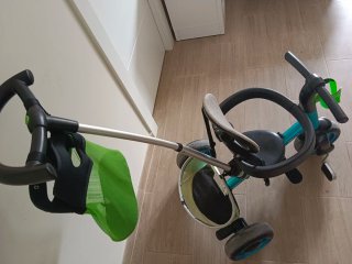 Triciclo infantil con manillar y cesta