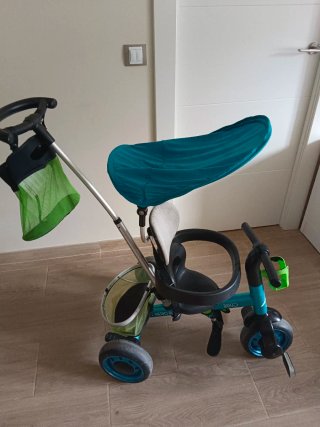Triciclo infantil con manillar y cesta