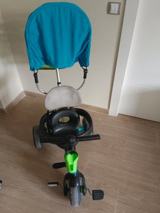 Triciclo infantil con manillar y cesta