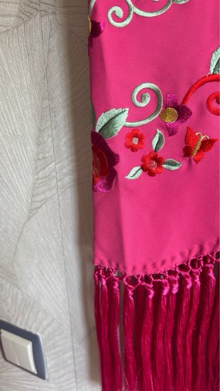 Mantoncillo bordado flores rosa