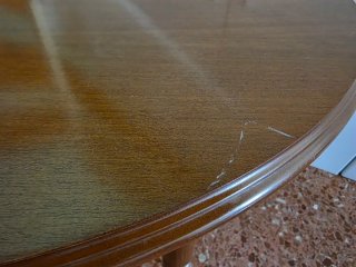 Mesa redonda de madera