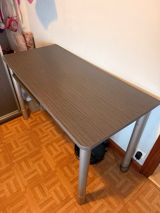 Escritorio Gris Metálico y Madera