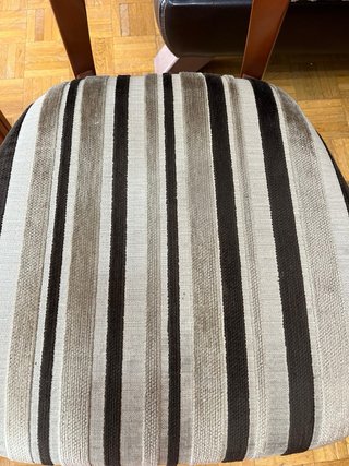 Mesa de comedor de madera y cristal