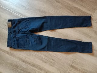 Pantalón pitillo chico talla 26