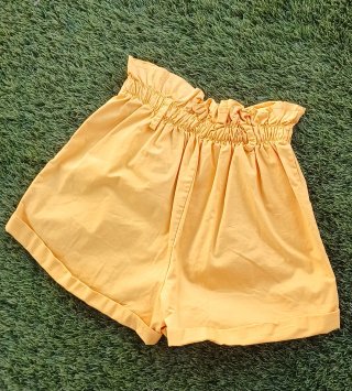 Shorts amarillos de cintura alta