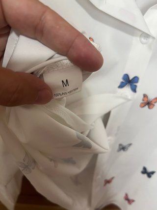 Camisa blanca estampada mariposas Talla M