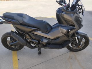 Honda X-ADV Negra