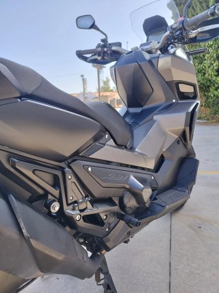 Honda X-ADV Negra