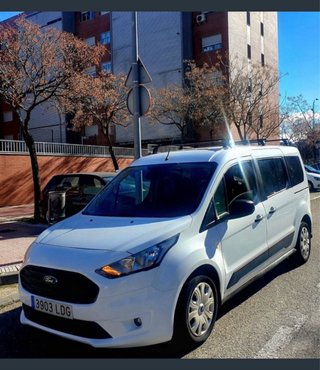 Se vende Impecable Ford Transit Connect L2 (larga)