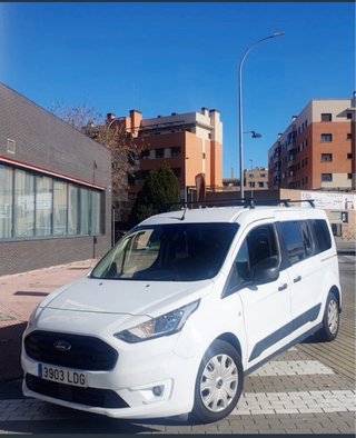 Se vende Impecable Ford Transit Connect L2 (larga)