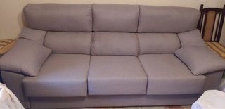 Sofá gris de tela