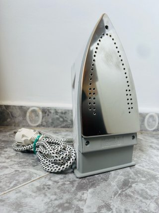 Plancha de vapor blanca