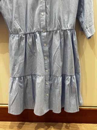 Vestido azul camisero con volantes