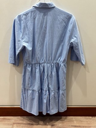 Vestido azul camisero con volantes