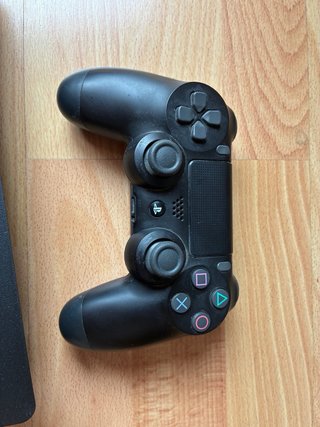 PS4 Slim 500GB Negra + Mando y Cables