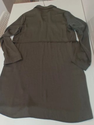 Minivestido camisero verde militar Stradivarius M