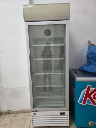 Nevera Expositora para Reparar.