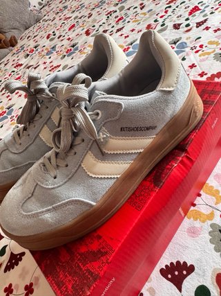 Zapatillas suela ancha azul claro