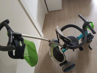 Triciclo infantil con manillar y cesta