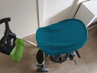Triciclo infantil con manillar y cesta