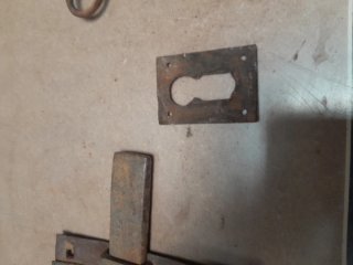 Antigua cerradura y llave de metal