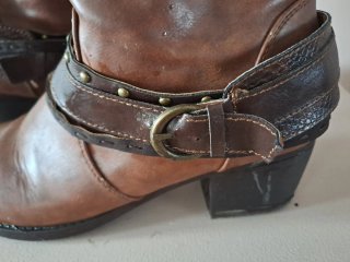 Botines marrones con tachuelas