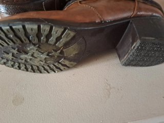 Botines marrones con tachuelas