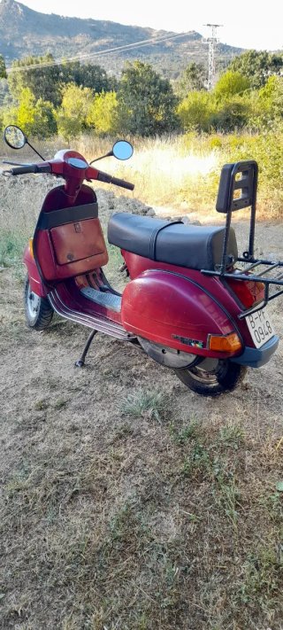 Vespa Iris 200cc Scooter Roja
