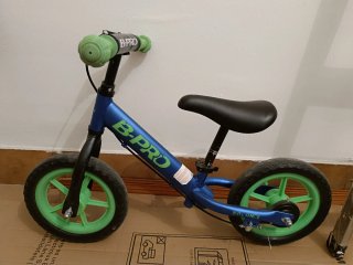 Bici de equilibrio B-PRO azul y verde