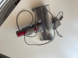 Aspirapolvere Dyson V8 Absolute da riparare