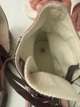 Zapatillas rosas y marrones