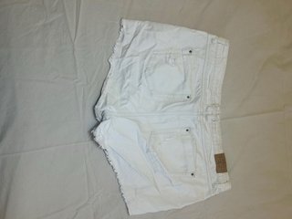 Shorts Vaqueros Blancos Rotos Tiro Alto Clockhouse