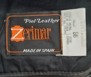 Chaqueta de cuero negra.