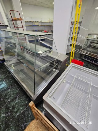Venta de mobiliario de tienda de alimentación