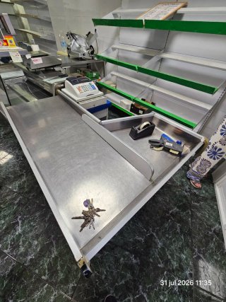 Venta de mobiliario de tienda de alimentación