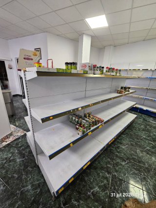 Venta de mobiliario de tienda de alimentación