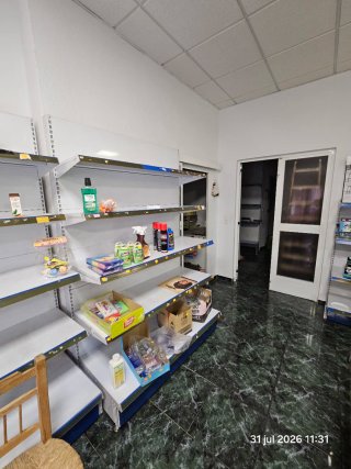Venta de mobiliario de tienda de alimentación