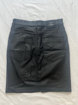 Falda vaquera negra corta Stradivarius